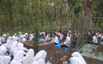 ZIARAH KUBUR DI MAKAM K.H SALAMUN